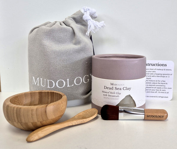 Mudology Dead Sea Clay facial masque spa kit with 100g tub of clay, wood bowl and spoon, applicator brush, cotton pouch and instructions